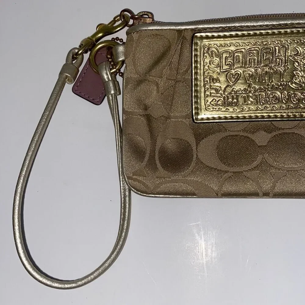 Coach Poppy Women's Tan Signature Logo Wristlet Handbag‎ One Size
